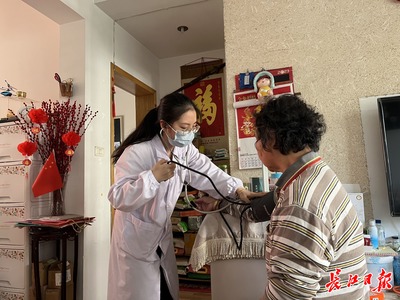 电话解惑、上门服务 硚口家庭医生团队，做居民的“私人”健康顾问